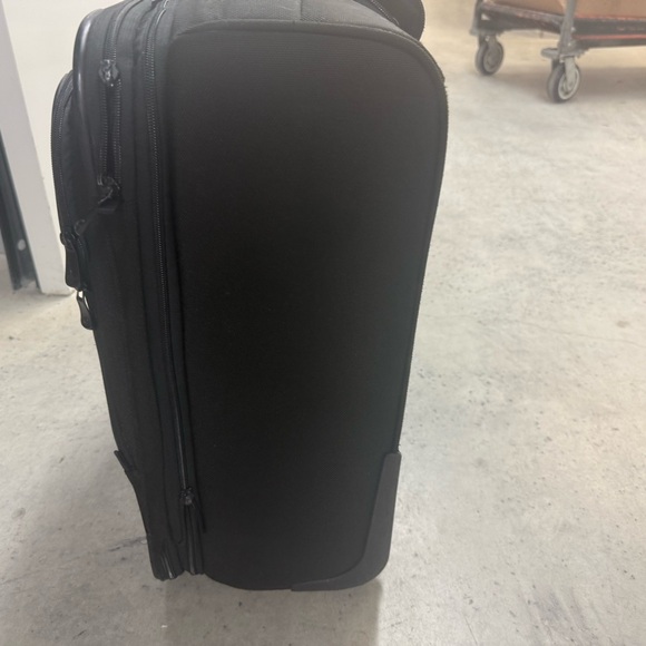 TUMI T TECH Black Expandable Rolling Suitcase - Picture 4 of 5